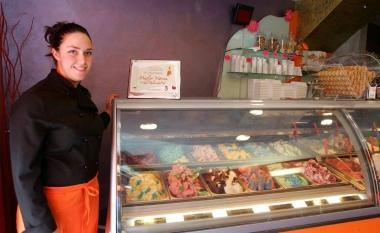  Dodici gusti per altrettante contrade. Dalla Fonte del gelato sgorgano... i colori del Palio che ...
