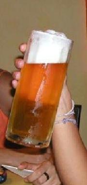 <b>Al CORSO </b>In 60 a spillare boccali di birra 