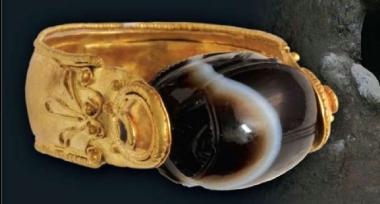 Il giallo dell'anello con lo scarabeo