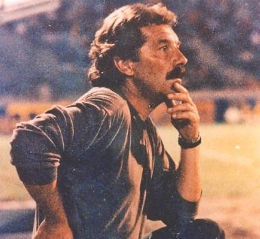 Gianpiero Vitali nella classica posizione che assumeva quando era in panchina  