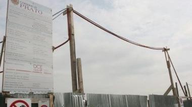 Il cantiere dei lavori alla scuola di Paperino