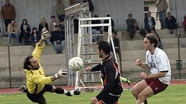 <b>I BLUAMARANTO ALL’ASSALTO.</b> Un attacco del Camaiore nel match col PesciaUzzanese