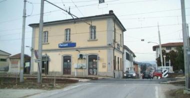 La stazione ferroviaria di Porcari &egrave; da tempo in stato di abbandono (Vip) 