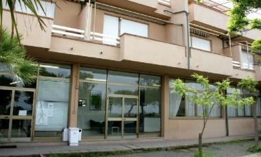 L’ingresso della succursale dell’Alberghiero a Castiglioncello: ieri mattina niente lezioni