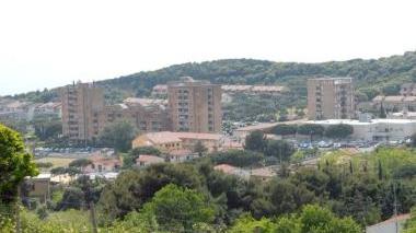 Due immagini della zona dove sorgeranno i villini