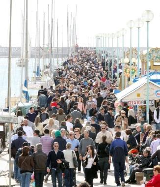 <b>DESTAGIONALIZZAZIONE.</b> Turisti sul Molo a primavera 