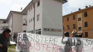 Case occupate, Sgombero rinviato