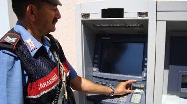 Bancomat clonati, dai conti spariscono 60 mila euro