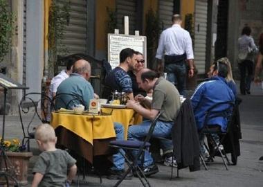 Turisti ai tavolini 