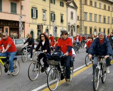 Un momento del Bicincitt&agrave; 2010 per le vie di Prato 