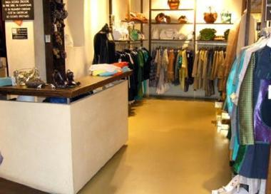 <b>DEGORTES.</b> Linterno del negozio di Castiglione 