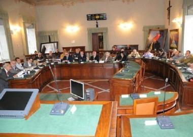 Una seduta del consiglio comunale 