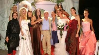 Sfilata di moda nella struttura del mercato