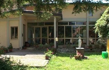 Niente soldi, a rischio la materna Pascoli