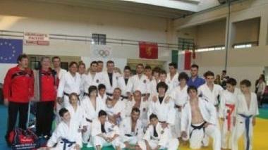 <b>JUDO GROSSETO</b> Il gruppo degli atleti della società organizzatrice