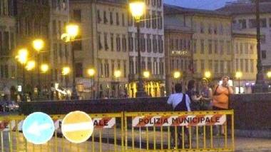 Lungarni di notte vietati al passaggio delle auto senza permesso ztl