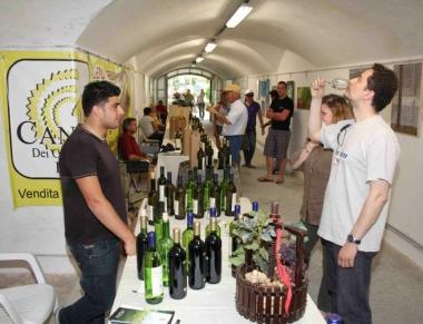 La galleria del gusto nella villa e uno stand di Demetra 2009 
