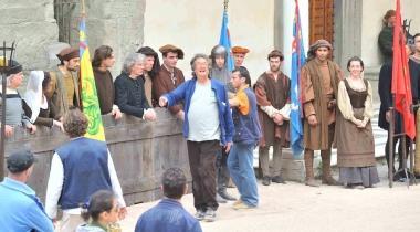 Al centro il regista Neri Parenti sul set del film 