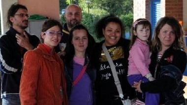 «Da mesi senza lavastoviglie» si lamentano le mamme della scuola