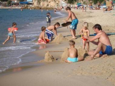 Turisti su una spiaggia elbana 