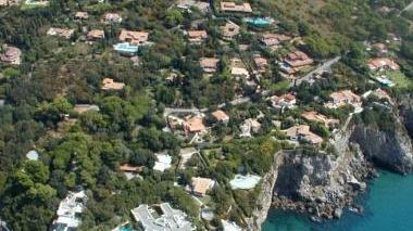 <b>ANSEDONIA</b> Una veduta aerea