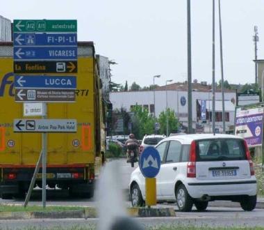 Due immagini della viabilit&agrave; alla Fontina 