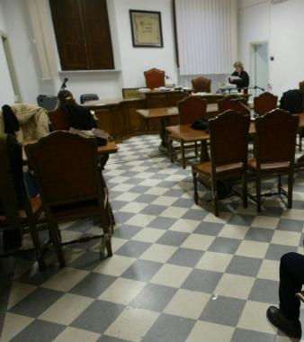 L’aula del tribunale di Pontedera