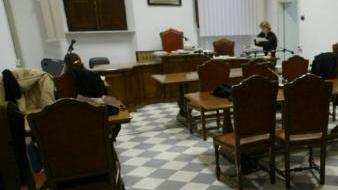 L’aula del tribunale di Pontedera