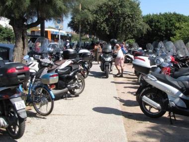 Il Comune ha dichiarato guerra alla sosta selvaggia degli scooter  