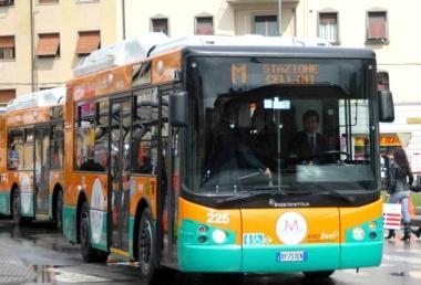 I nuovi autobus Micco in piazza San Francesco 