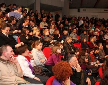 Il "Giallo comico" dei Gatti bigi alla Sala Banti, incasso al Meyer