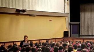 Uno spettacolo per studenti al teatro Shalom