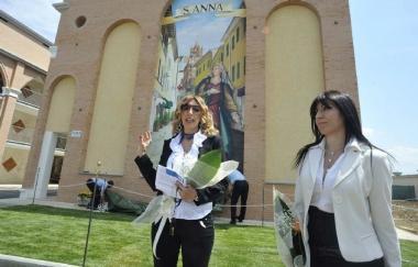 <b>STERPETO.</b> Linaugurazione, sullo sfondo laffresco 