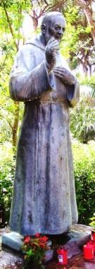 Preghiere e riflessioni intorno al saio di Padre Pio