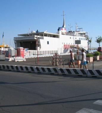 <b>TRAGHETTO.</b> Servizi per il Giglio 