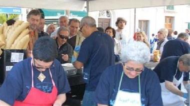 Uno degli stand di degustazione alla Festa della palamita