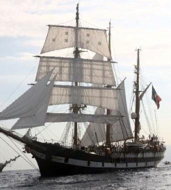 La nave scuola Amerigo Vespucci   