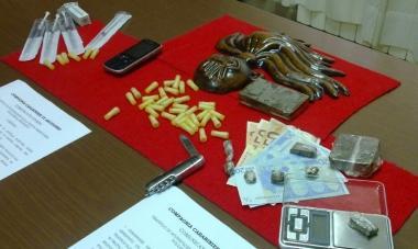 <b>DROGA E DENARO </b>sequestrati dai carabinieri di Arcidosso al termine durante loperazione 