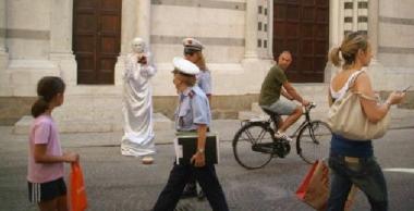 Vigili urbani durante controlli 