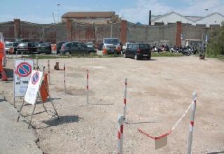 Lavori in corso per riordinare il parcheggio della Bellana