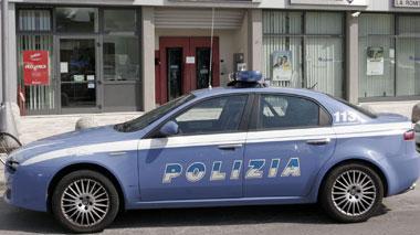 Ladri acrobati alla Rosa, rubano rame da una grondaia