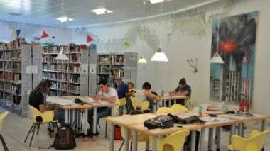 L’interno della biblioteca