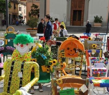 Le sedie in piazza Guerrazzi 