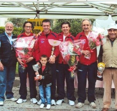 Coppe e applausi per i campioni del pedale apuano