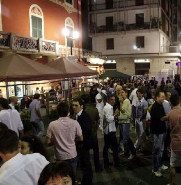 <b>NOTTE BIANCA. </b>Gente ad Aulla     
