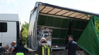 Tir impazzito, paura sulla Variante