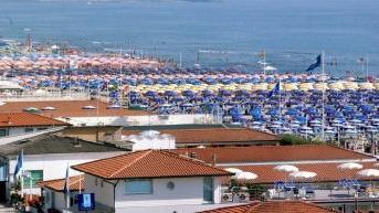 <b>IN CRESCITA.</b> I bagni di Lido di Camaiore Negli ultimi anni la località ha conosciuto un boom
