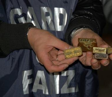 I punzoni recuperati dalla Finanza 