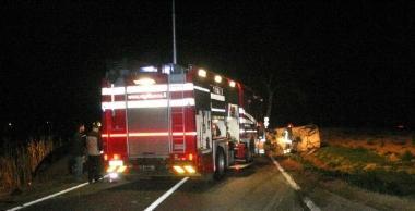 VOLA CON L'AUTO NEL FOSSO