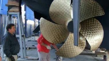 Tecnici al lavoro al cantiere SuperYachts